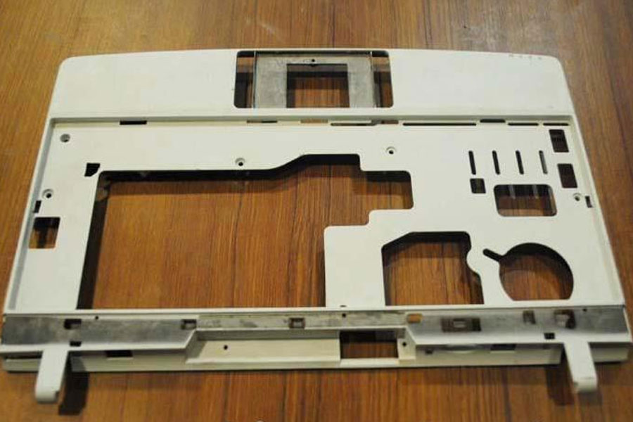 At present, 3C products are developing rapidly and competition is fierce. Consumer groups have a particularly strong demand for the "light and thin" characteristics of 3C products. This has prompted 3C product machining and manufacturing technology to seek breakthroughs in materials and cnc machining techniques. Among them, magnesium alloy materials have become the new favorite of raw materials in the processing and manufacturing of 3C products.